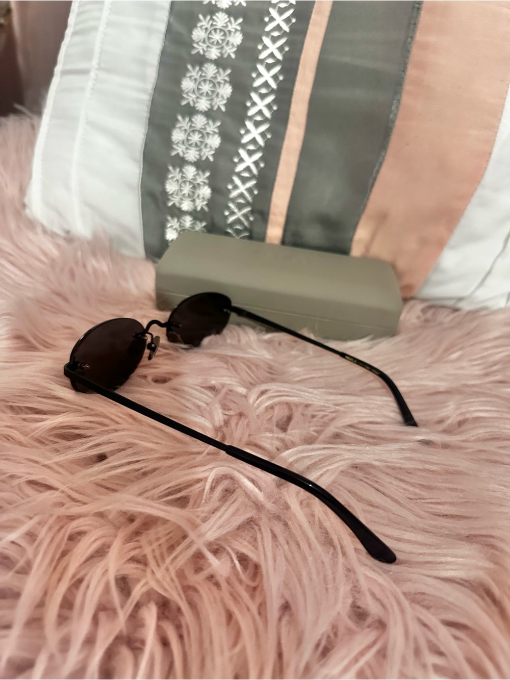 VEHLA Cleo Sunglasses - Picture 2 of 4